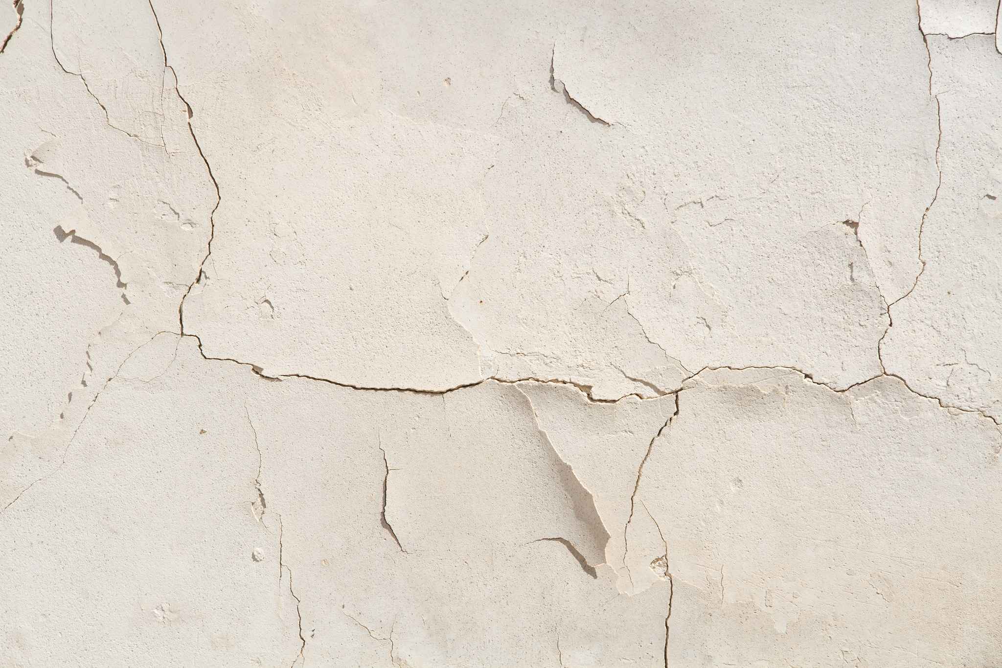 Comment évaluer la gravité et l’origine des fissures ?